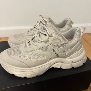 Steve Madden  Clydie  Bone Women's Shoes Size 9M Lace Up